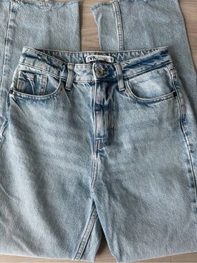 Zara Light Wash High-Rise Women’s Jeans